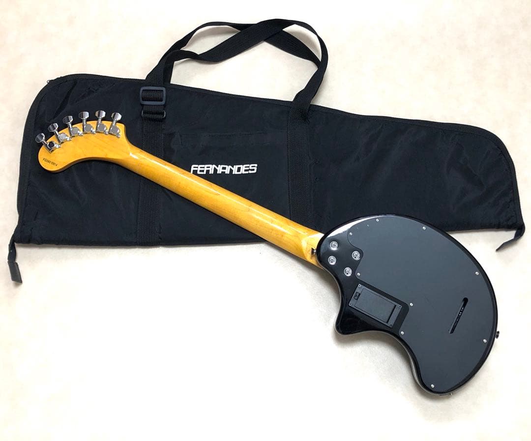 【新品同様！！】ZO-3 芸達者 3TS アンプ内蔵ミニギター 専用ケース付