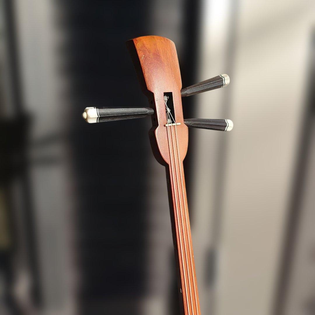 沖縄三線　三線　久場の骨型　　　シーサー柄　「弾く・見る・飾る」