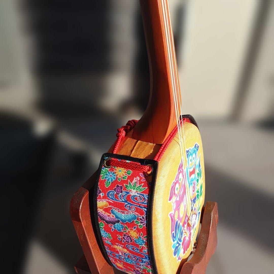 沖縄三線　三線　久場の骨型　　　シーサー柄　「弾く・見る・飾る」