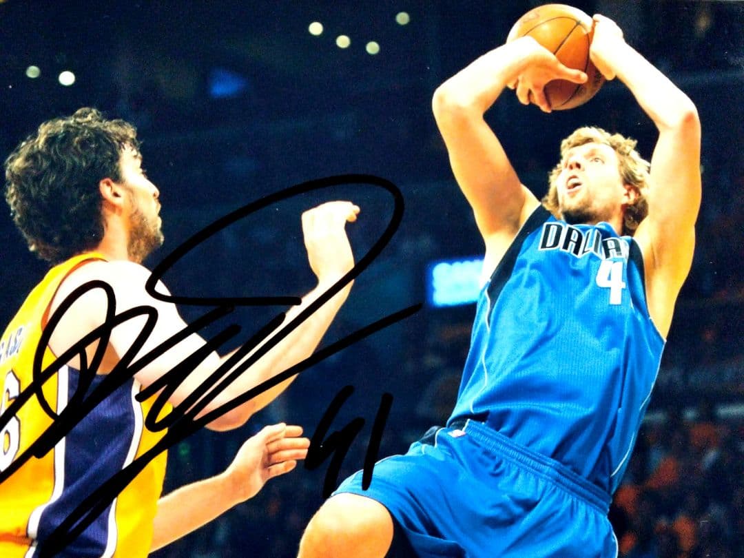 ダーク・ノヴィッキー直筆サイン入り2Lサイズ写真…