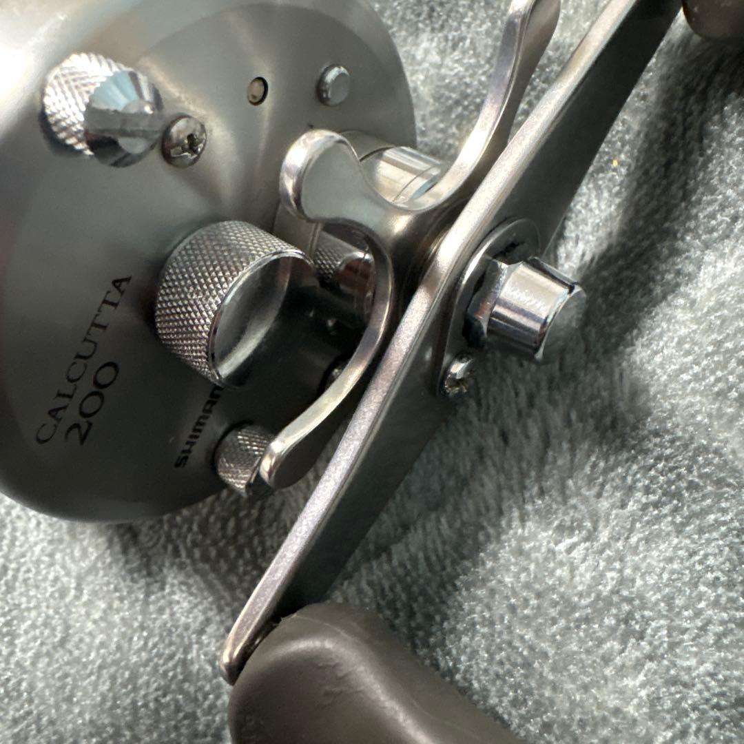シマノ 05カルカッタ 200（01）バス　雷魚　シーバス　ロックフィッシュ