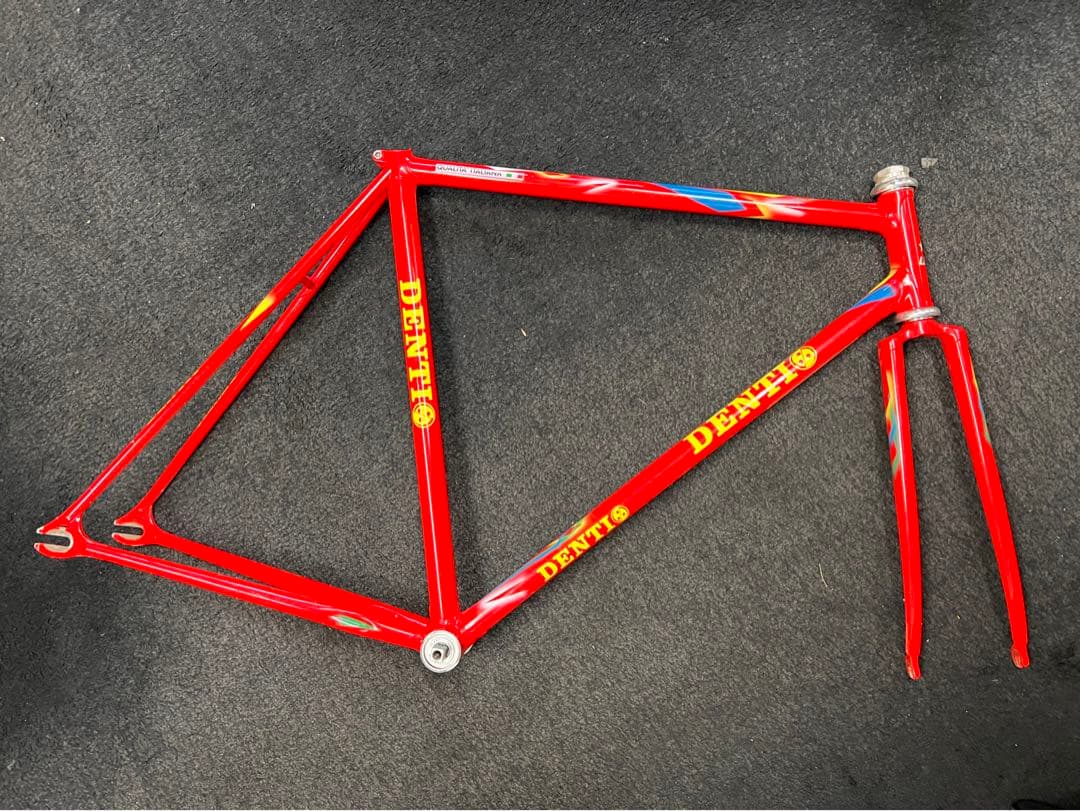 ピストフレーム