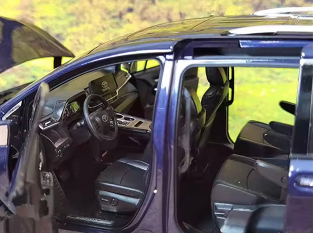 トヨタ シエナ 1\18スケールモデルミニカー ダークブルー 箱付き