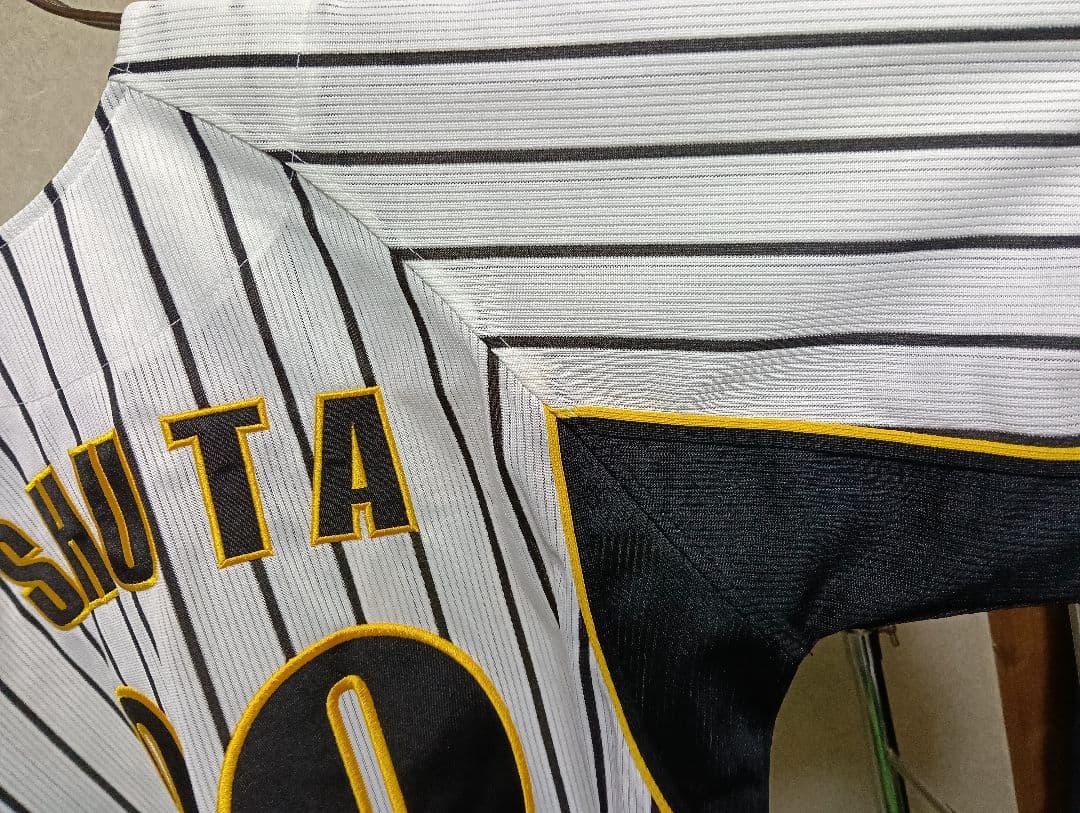 超希少・新品タグ付き！シャープ産業 阪神タイガース 田中秀太 ユニフォーム M