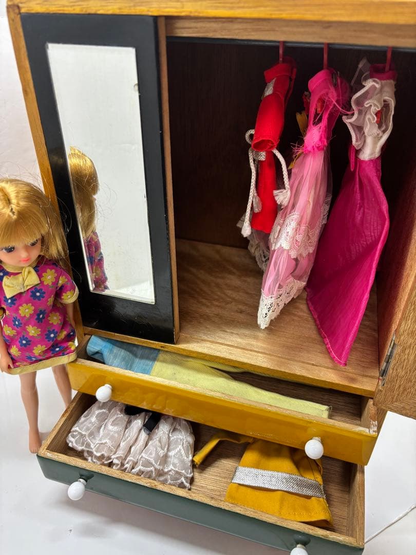 4代目リカちゃん 人形 服 タンス　昭和レトロ 人形家具 洋服　9点セット