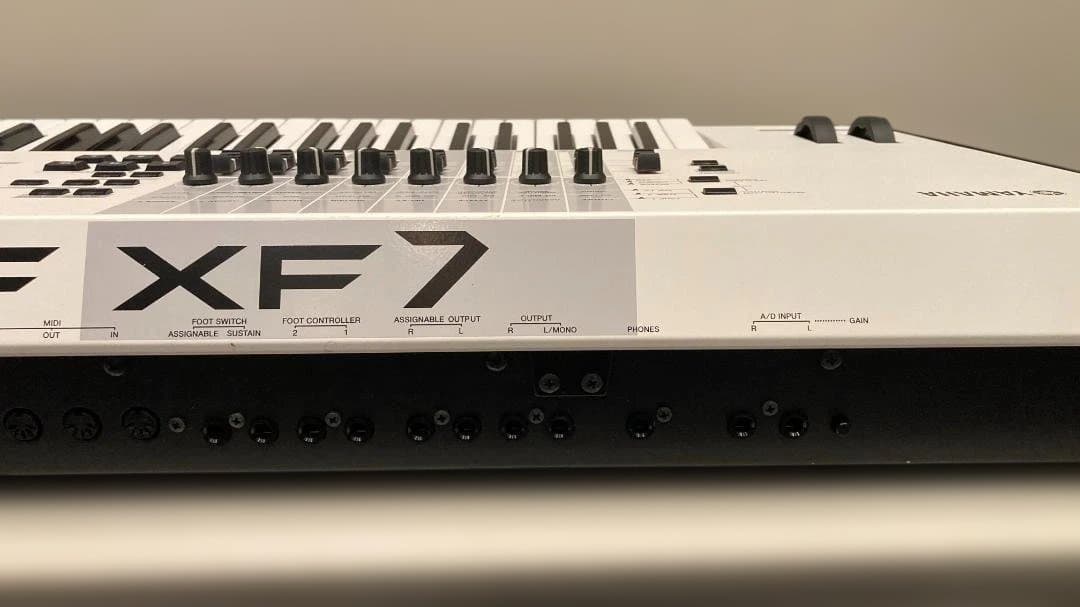 【中古】YAMAHA MOTIF XF7 WH シンセサイザー ハードケース付
