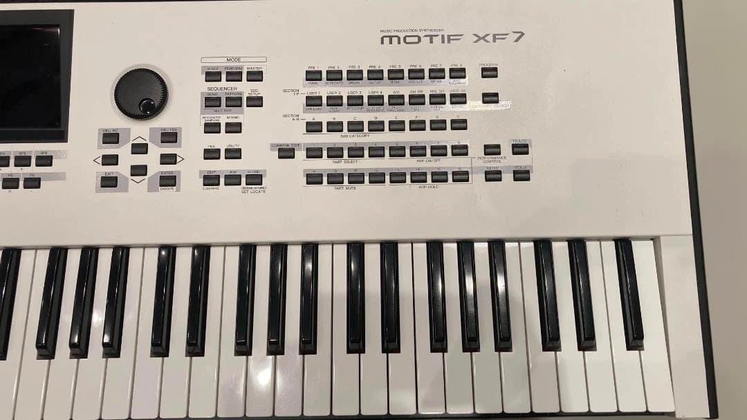 【中古】YAMAHA MOTIF XF7 WH シンセサイザー ハードケース付