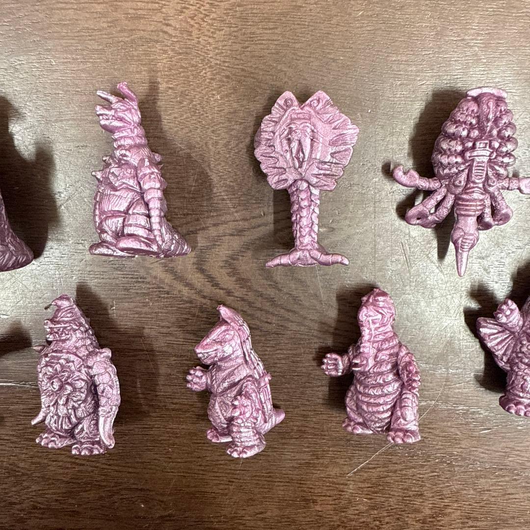 ウルトラマン　怪獣消しゴム　円谷プロ　紫　パープル　メタリック