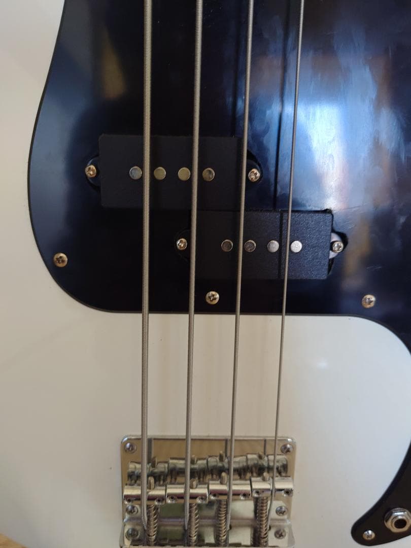 Bacchus BPB-1DX RSM/M ホワイト エレキベース