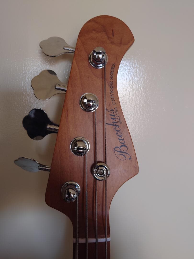 Bacchus BPB-1DX RSM/M ホワイト エレキベース