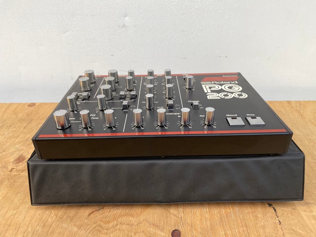 roland pg200 synthesizer ビンテージ　専用ケース付き