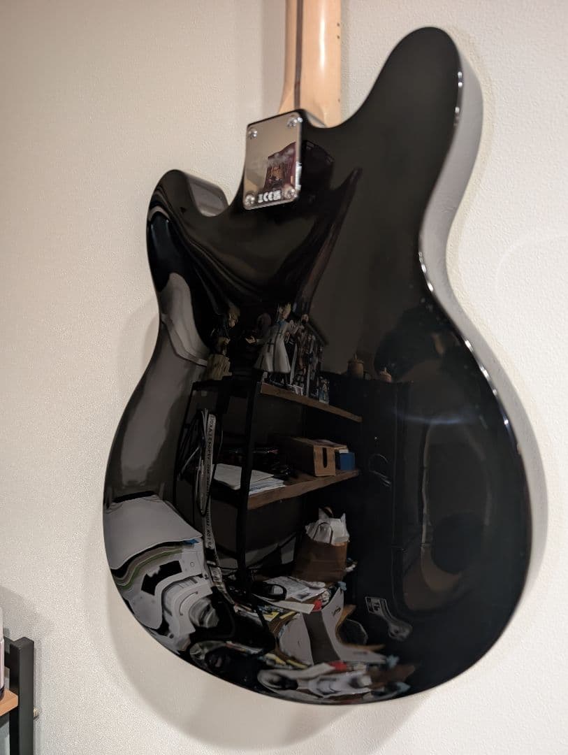 セミアコ　Squier Starcaster ブラック