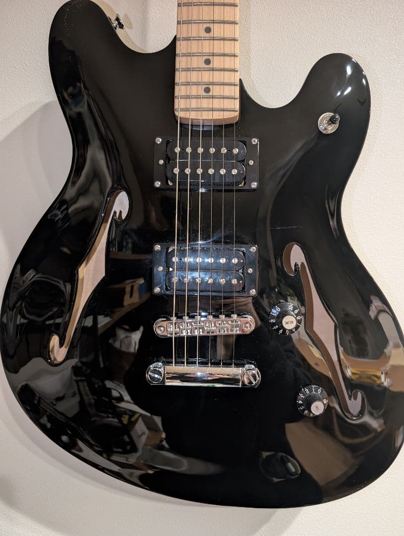 セミアコ　Squier Starcaster ブラック