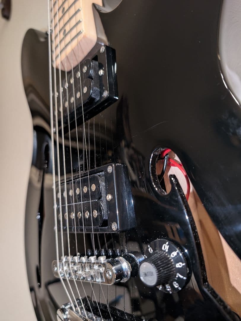 セミアコ　Squier Starcaster ブラック