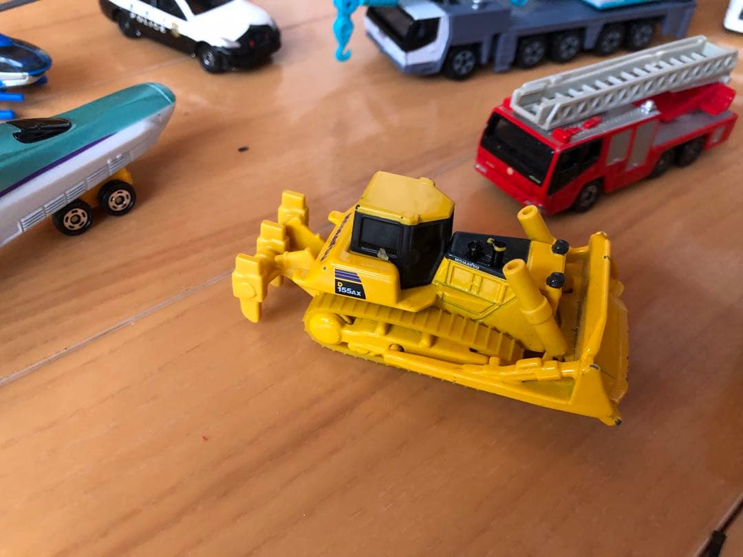 トミカたくさん