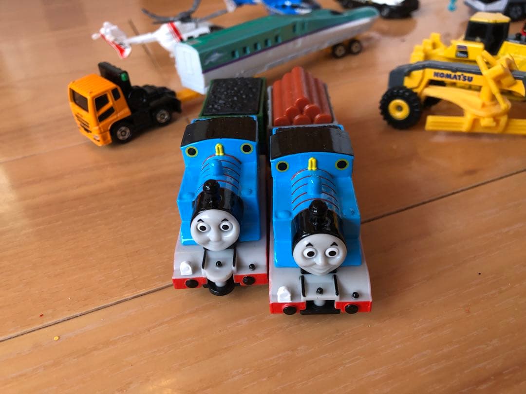 トミカたくさん