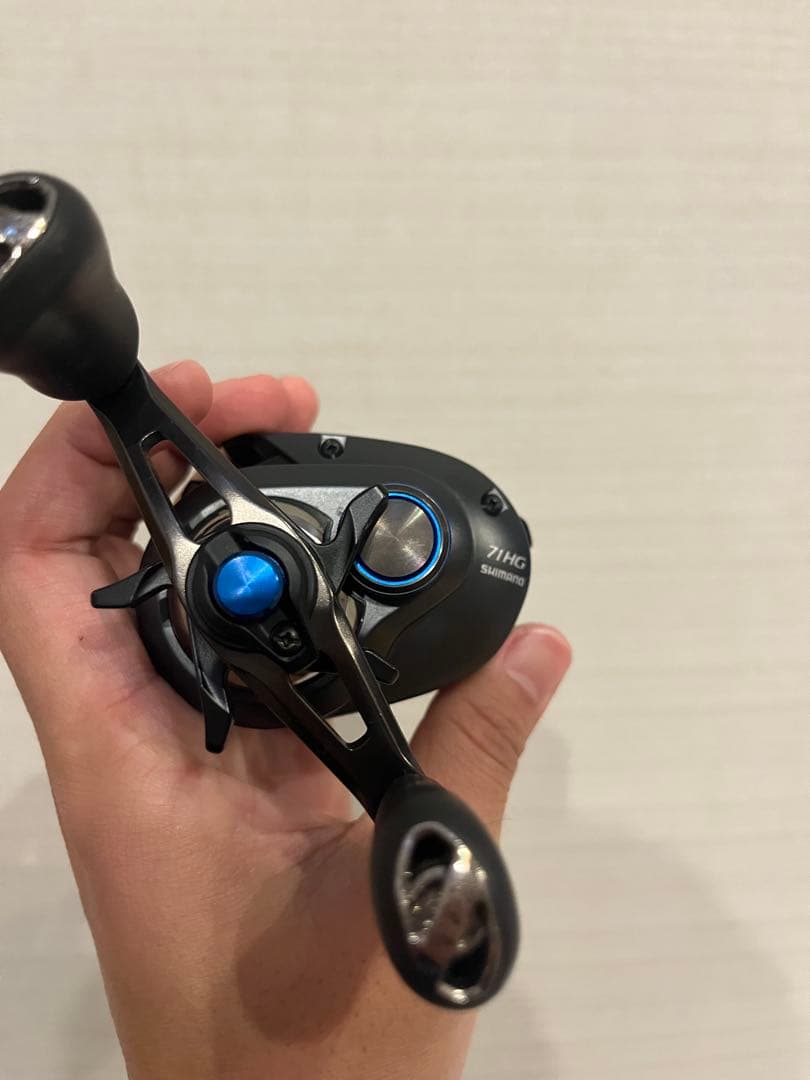 シマノ ベイトリール 24 SLX 黒/青