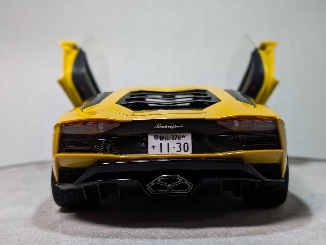 【カスタム】1/18 ランボルギーニ アヴェンタドール LP740-4 S