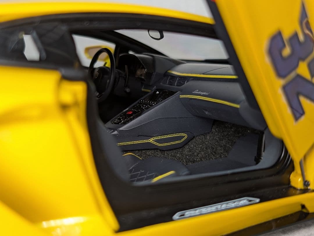 【カスタム】1/18 ランボルギーニ アヴェンタドール LP740-4 S