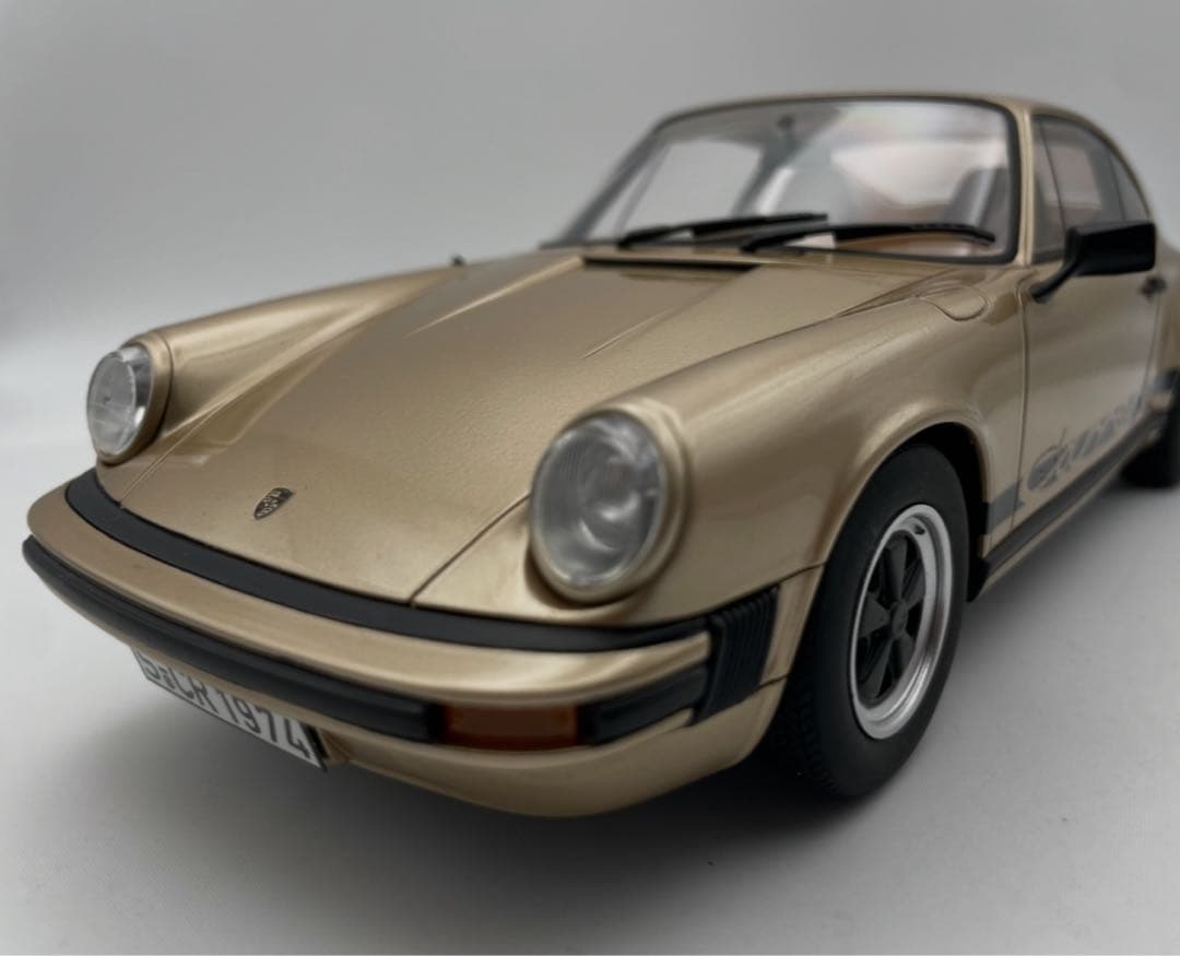 GT SPIRIT Porsche 911 Carrera ゴールド 1/18