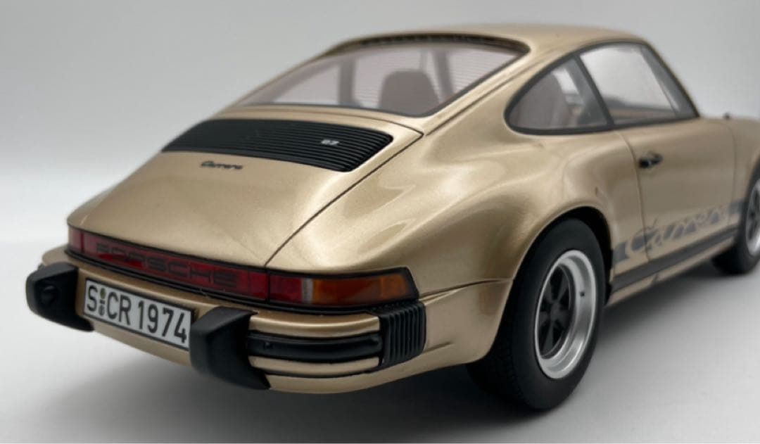 GT SPIRIT Porsche 911 Carrera ゴールド 1/18