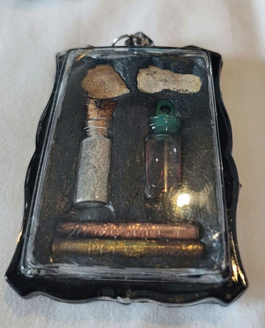 【MADAME】タイのお守りプラクルアン！棺を担ぐ女性！幸運&金運アップ！？