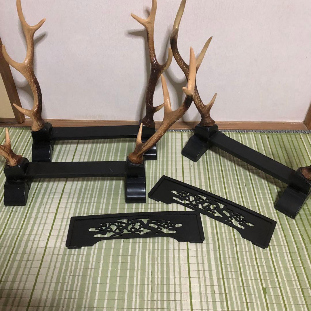 刀台　台座　飾り台　鹿角　レプリカ　プラスチック製　刀立て　刀置き　模造刀置き