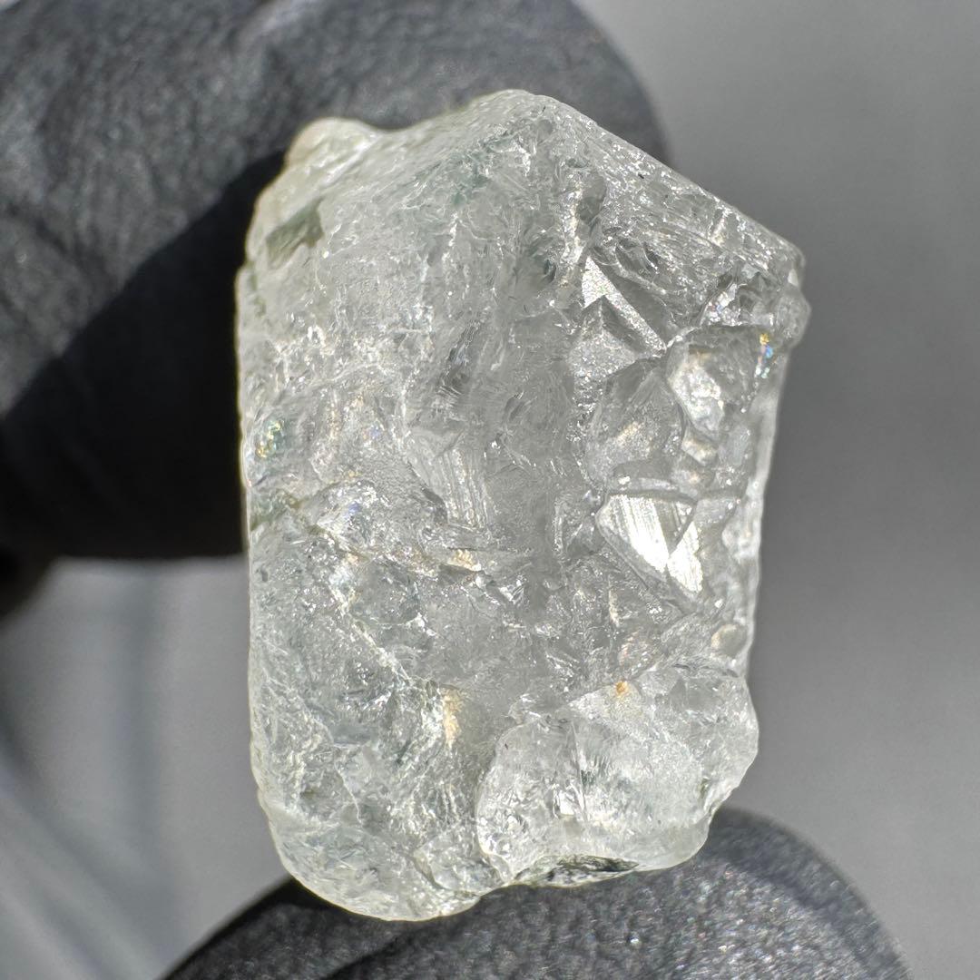 レインボー入り フェナカイト ロシア ウラル マリシェボ産 フェナサイト 鉱物