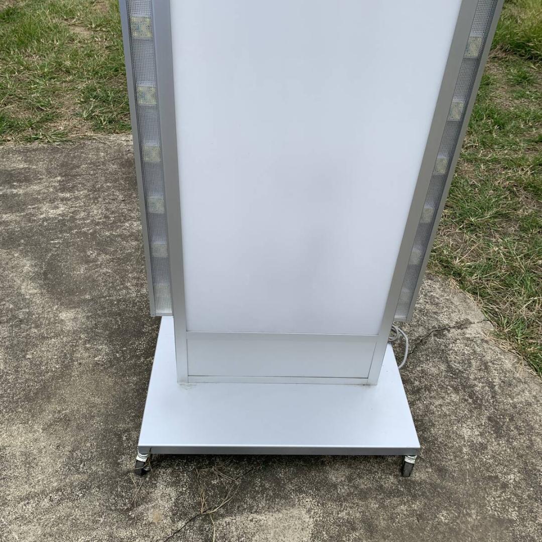 電飾看板　広告看板　キャスター付き　高さ166cm　幅73cm　奥行55cm