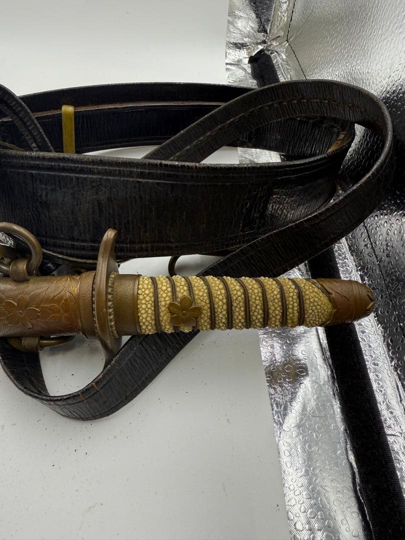 旧日本海軍　ベルトと短剣と肩章　大日本帝国海軍　当時物　海軍短剣模造刀