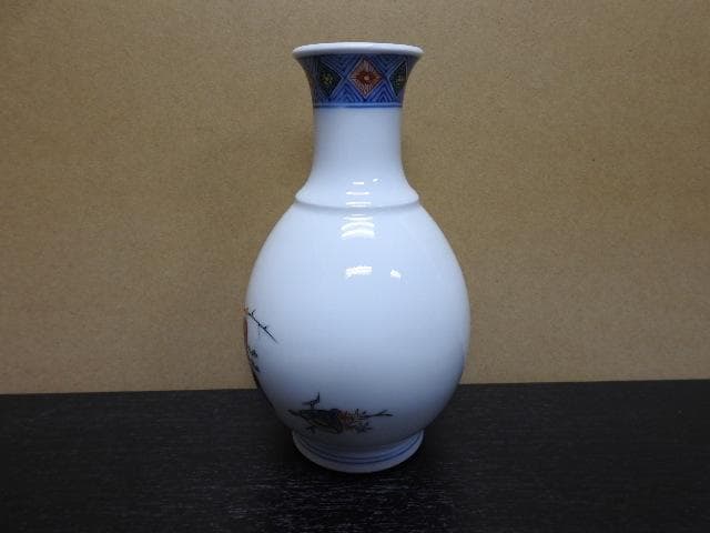 十二代酒井田柿右衛門　染錦　唐子遊画小花瓶　共箱　MA266