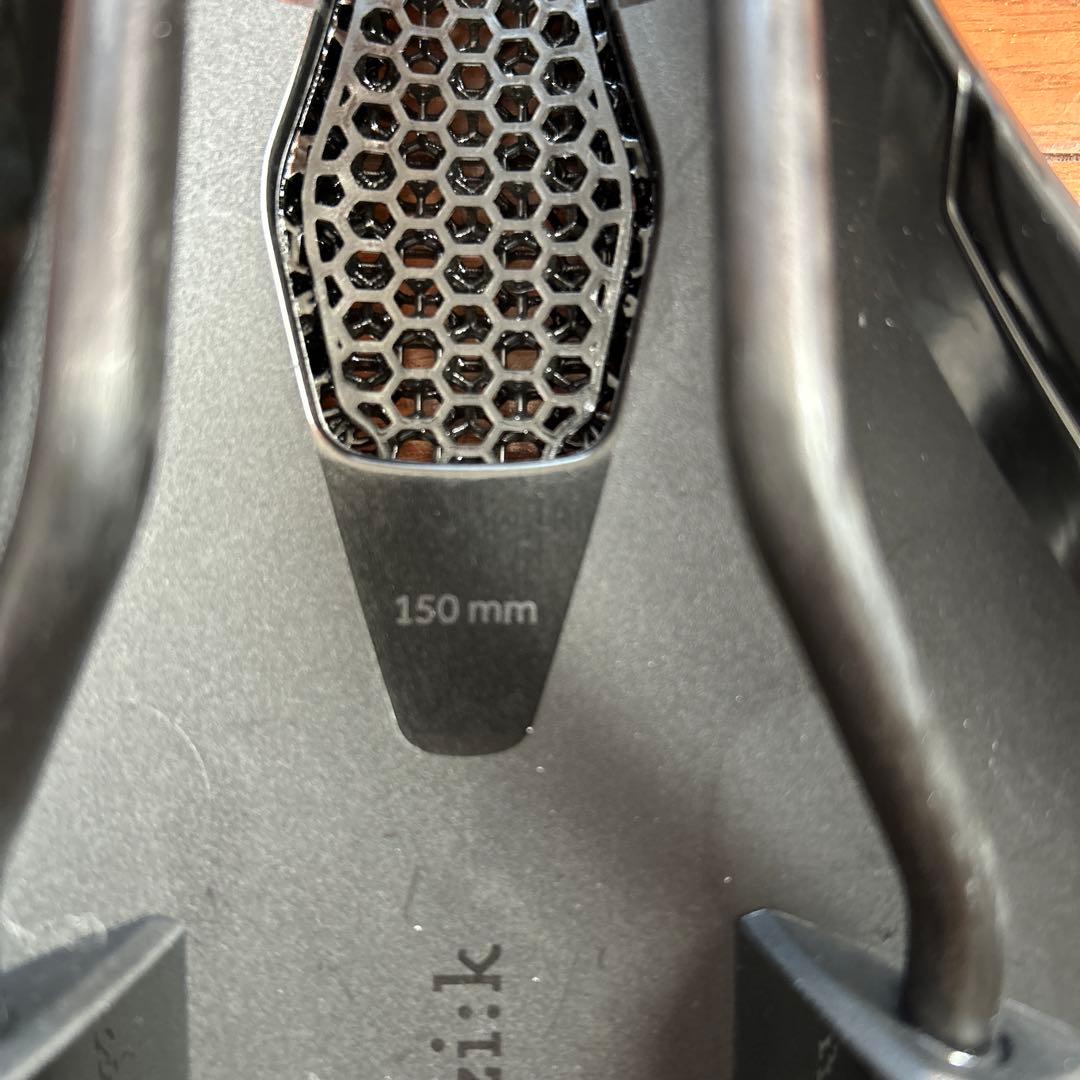 fizik フィジーク Argo R1 Adaptive サドル 150mm