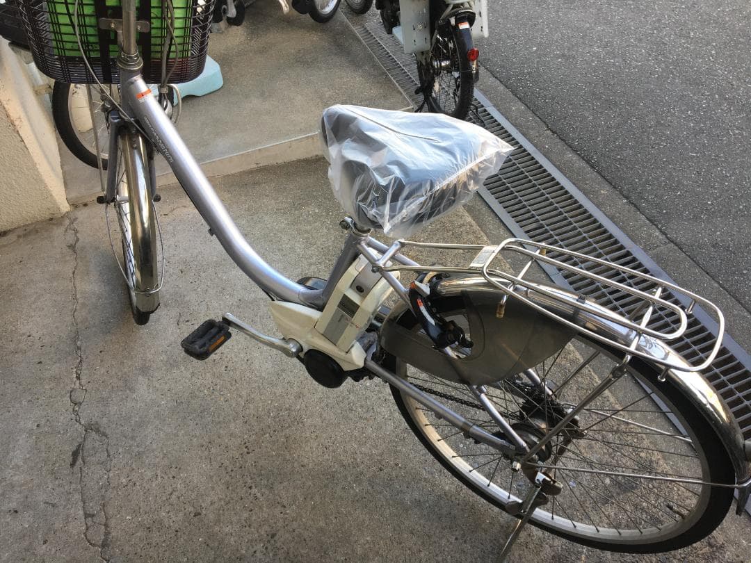 地域限定送料無料　パス　ナチュラ　8,9AH　シルバー系　神戸市　電動自転車