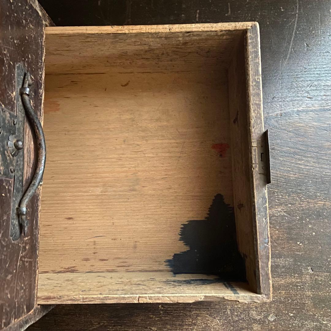 古い小引き出し　年代物　時代家具　　3段　鍵付き
