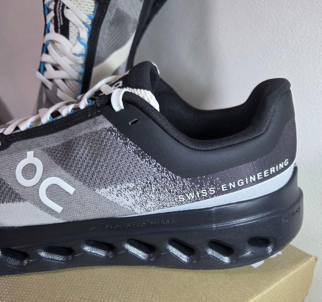 オン On Running Cloudsurfer Next Lumos