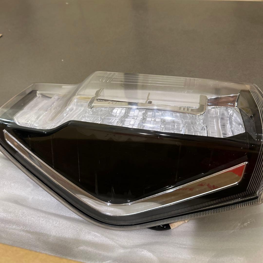 タント LA610S 左テールランプ