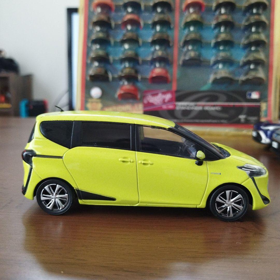 非売品トヨタ Sienta ハイブリッドミニカー イエロー