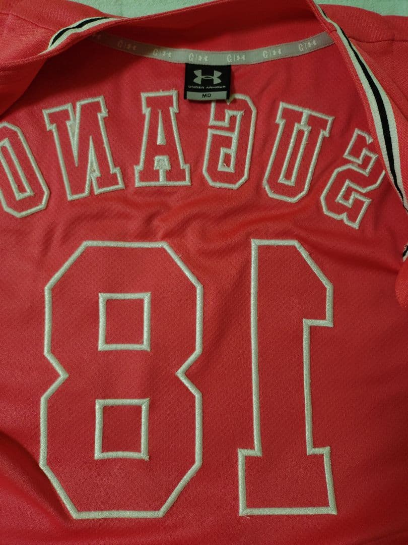 #巨人　ジャイアンツ　菅野智之　アンダーアーマー　ピンク