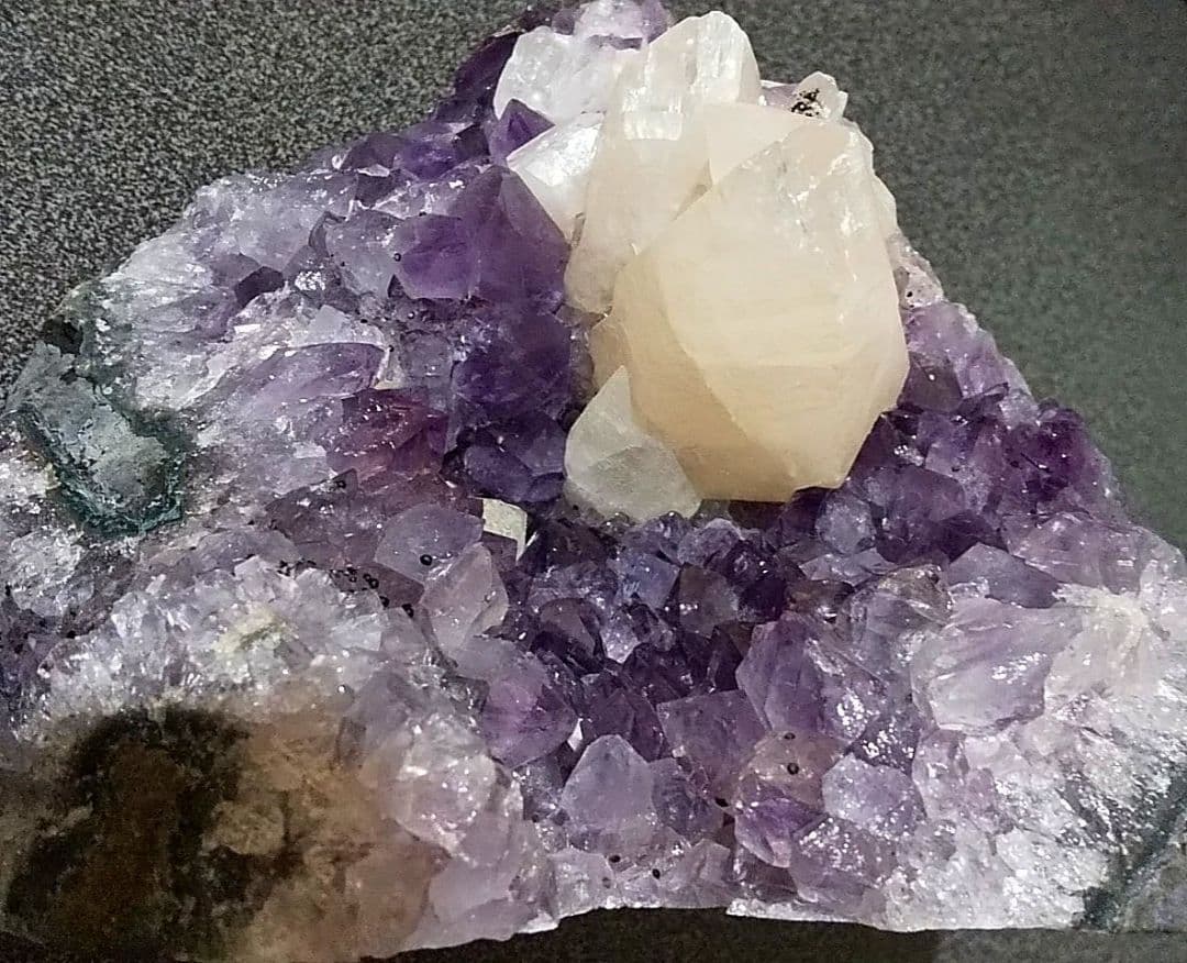 アメジストドーム カルサイト共生 原石大