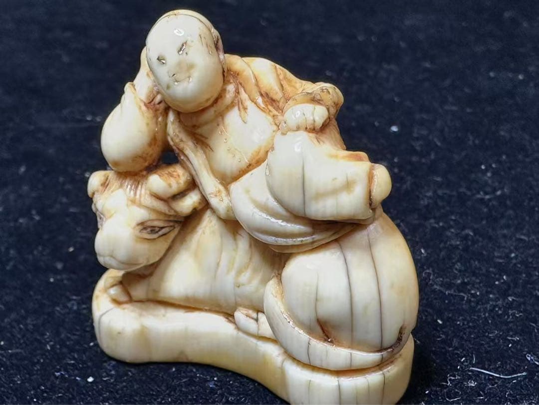 根付　置物　アンティーク　天然素材　彫刻 古美術品　細密細工　骨董コレクション