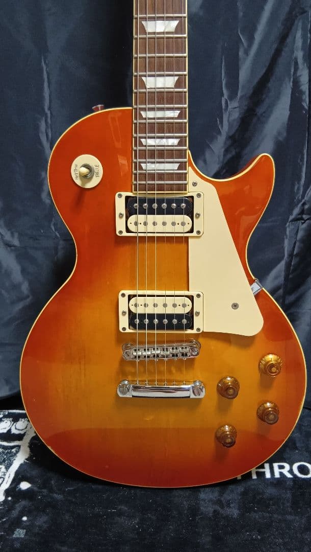 BUSKERのレスポールタイプ