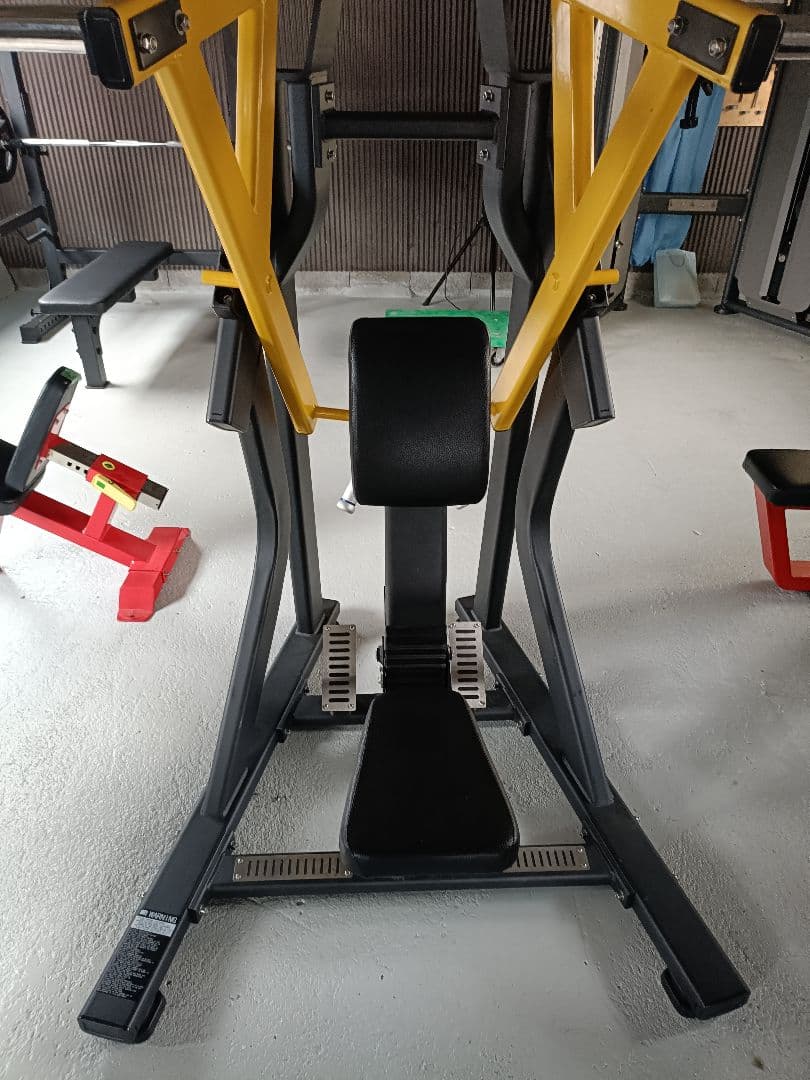 アイソラテラルローロー　シーテッドロー　トレーニングマシン　ジム