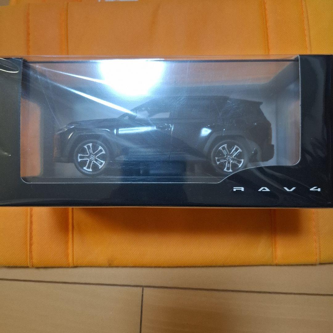 新型RAV4 アドベンチャーミニカー1/30 カラーアティチュードブラックマイカ