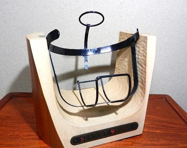 木製台座のブランコに取り付けられた特大４０００ｍｌオールドのボトル（希少品）