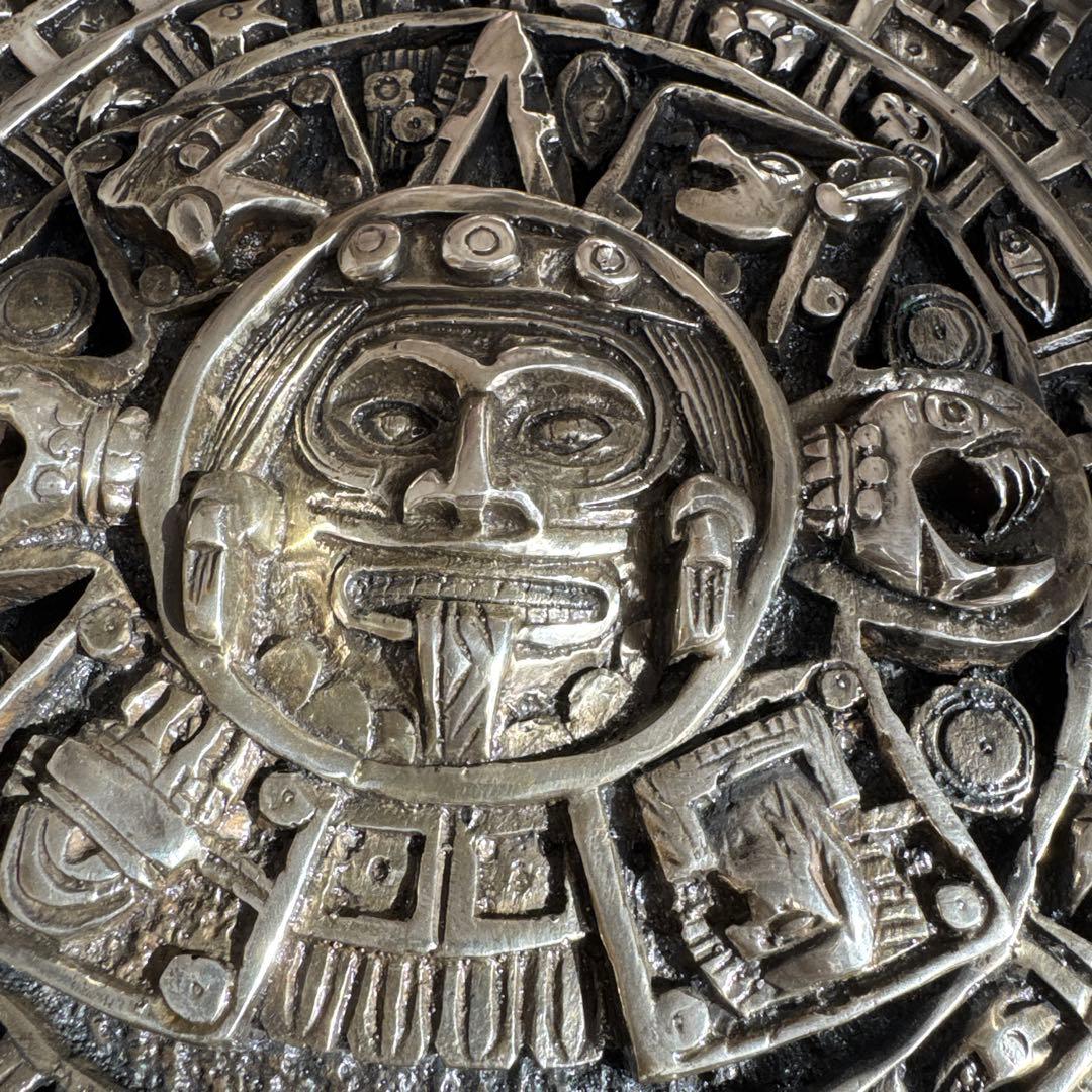 アステカ 太陽の石 アステカの暦石プレートメキシコカレンダー 金属製 レリーフ