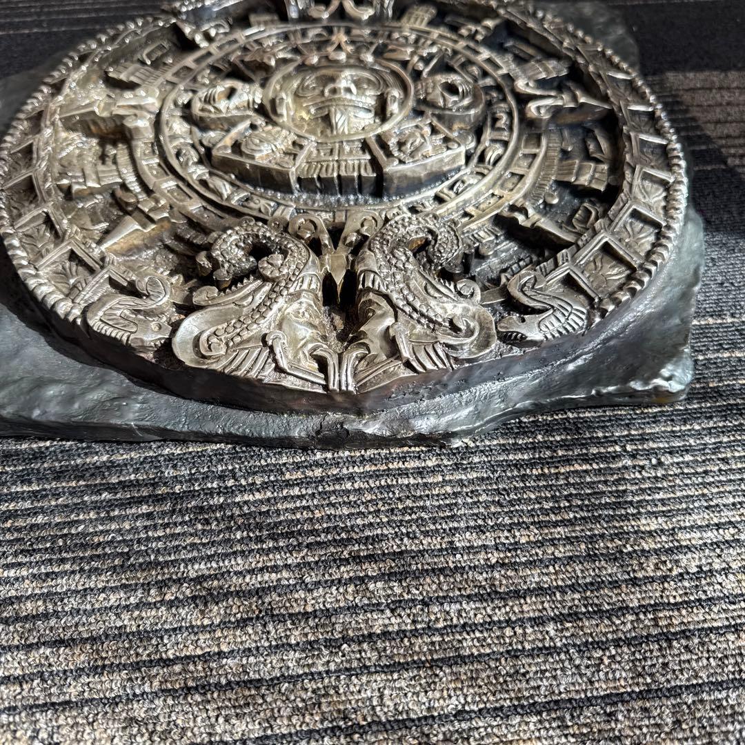 アステカ 太陽の石 アステカの暦石プレートメキシコカレンダー 金属製 レリーフ