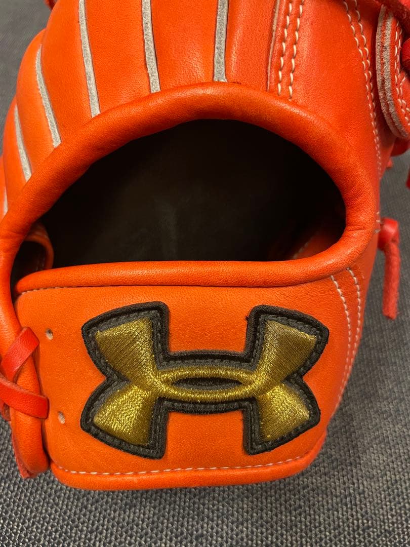 希少！　アンダーアーマー　野球 軟式グローブ 一般用　大人　右投げ　グラブ