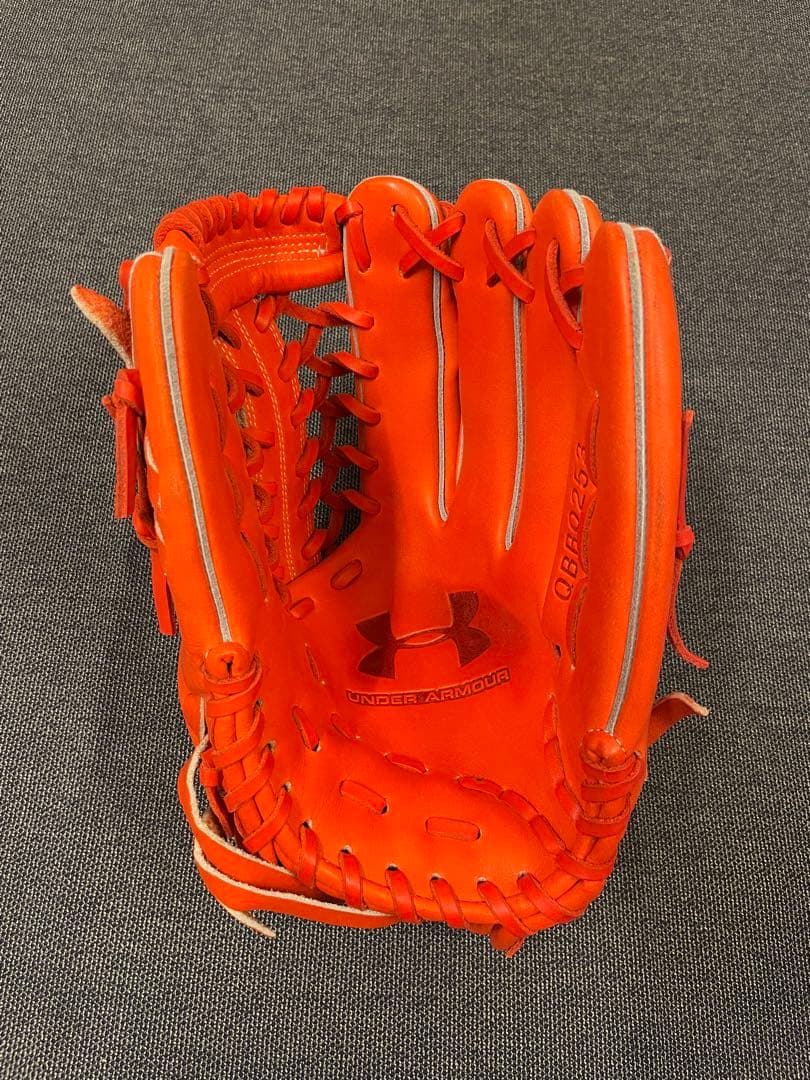 希少！　アンダーアーマー　野球 軟式グローブ 一般用　大人　右投げ　グラブ