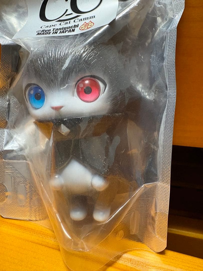 Cape Cat Camm（ケープキャットキャム）　谷口亮　ソフビ　オッドアイ