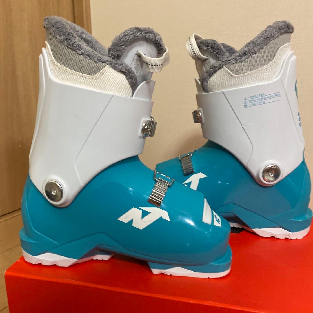 ノルディカ　NORDICA ジュニア用スキーブーツ　22-23 22.5